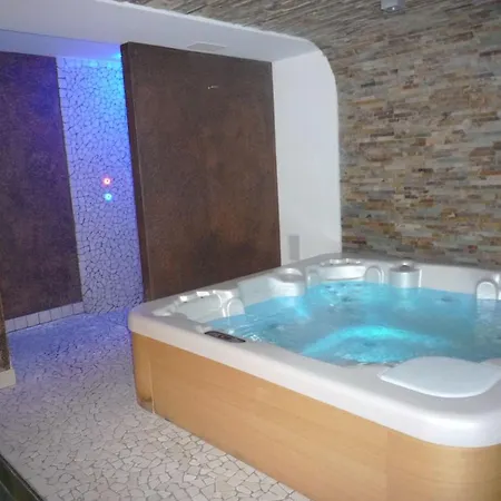 Apartment Air-conditioned With A Pool, And Fitness Centre